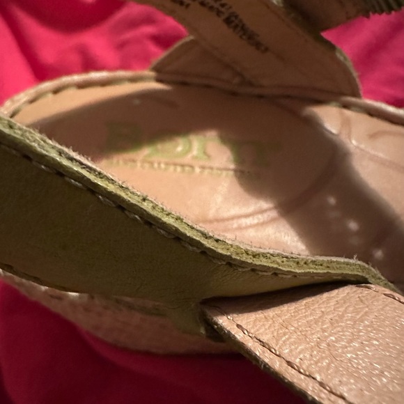 Born Leather 2-1/2” Leather Sandals - Picture 3 of 5